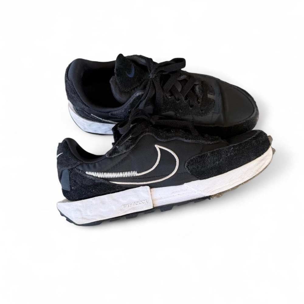Nike Women's Fontanka Waffle in the "Black White" Colorway Size 7